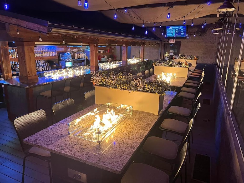  Mallory's Restaurant & Rooftop Bar