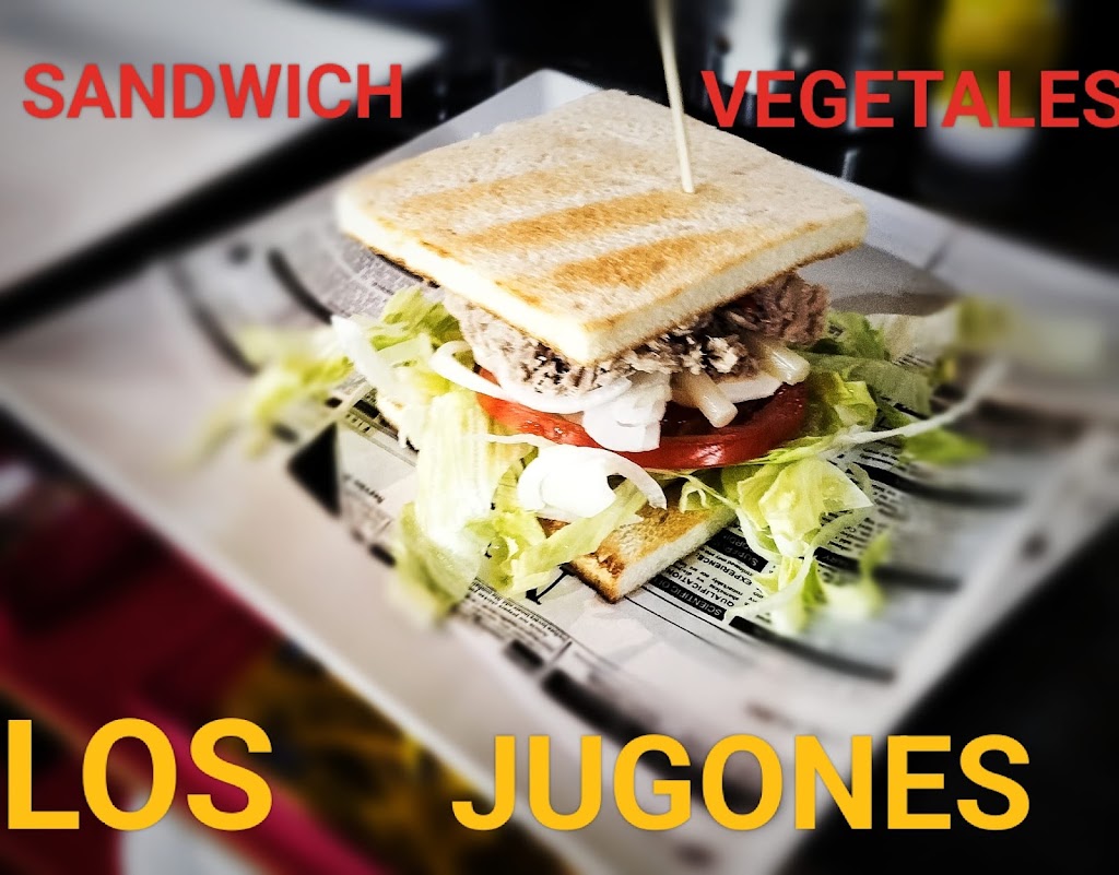Cafeteria Los jugones — Comida y bebida