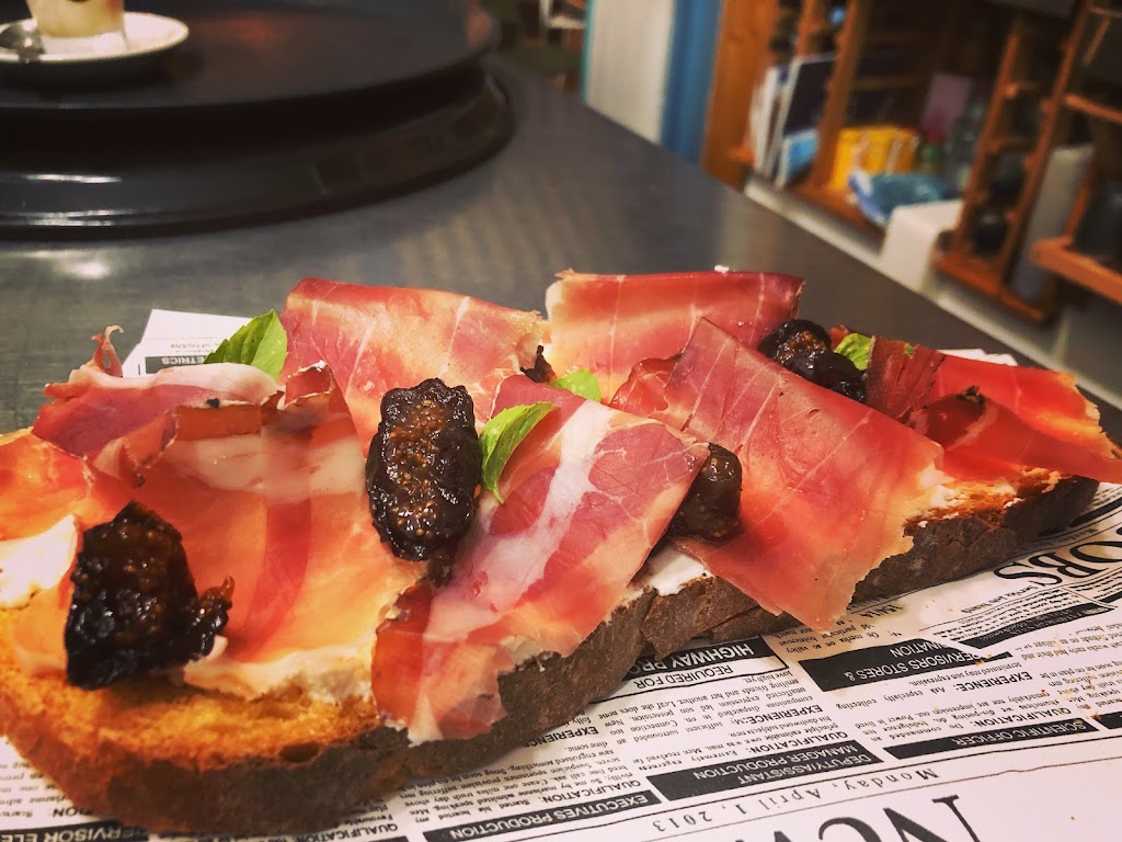 VELLMUT Masnou — Comida y bebida