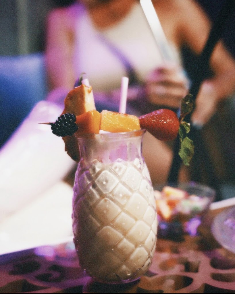 Alhambra shisha bar — Comida y bebida