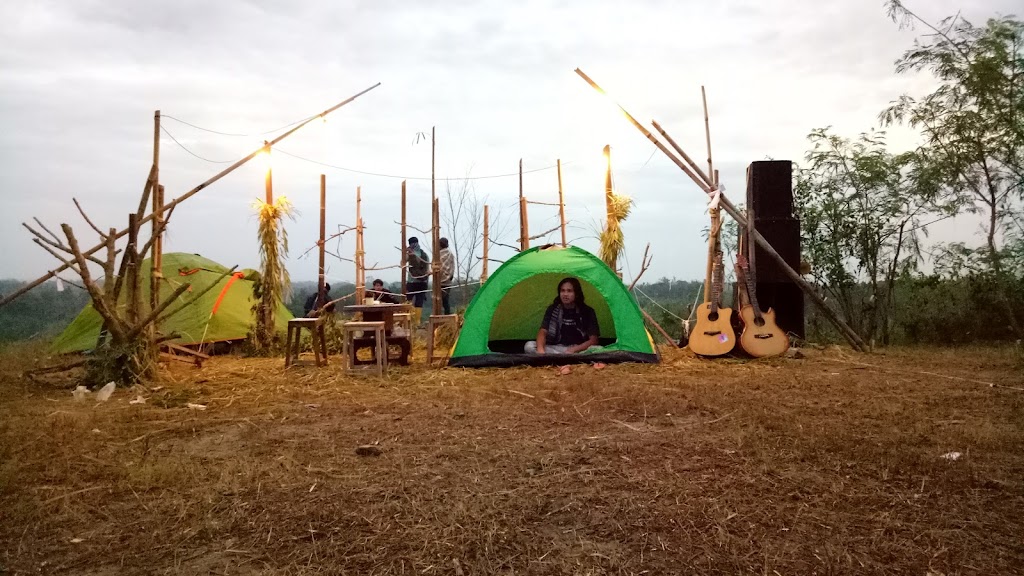 Bumi perkemahan,Bukit pasir cabe