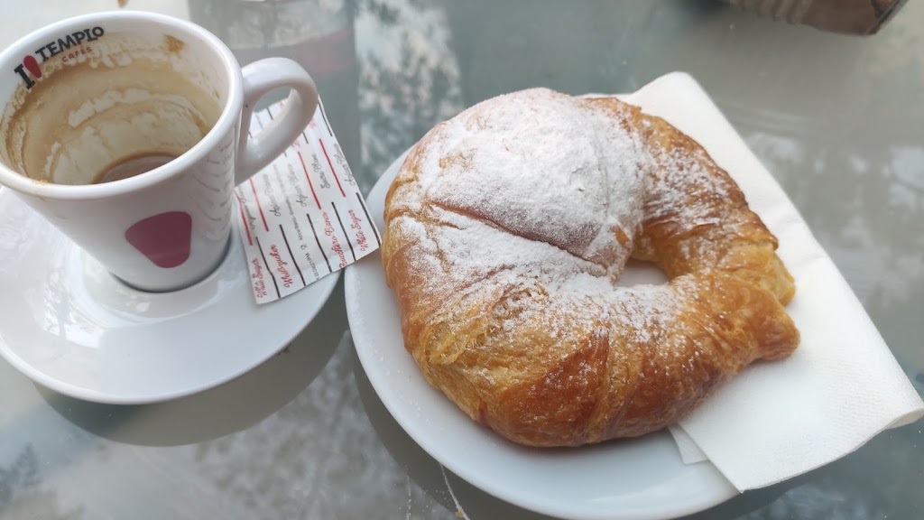 Bar Croissanteria S'Espigolera — Comida y bebida