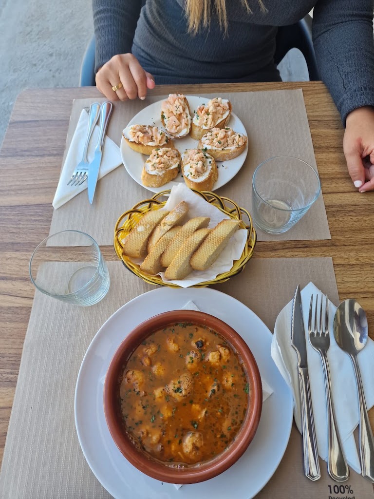 Restaurante El Avda Mar — Comida y bebida