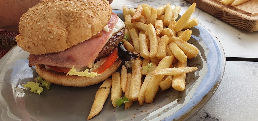 Paqui's Tapas Bar & Deli — Comida y bebida