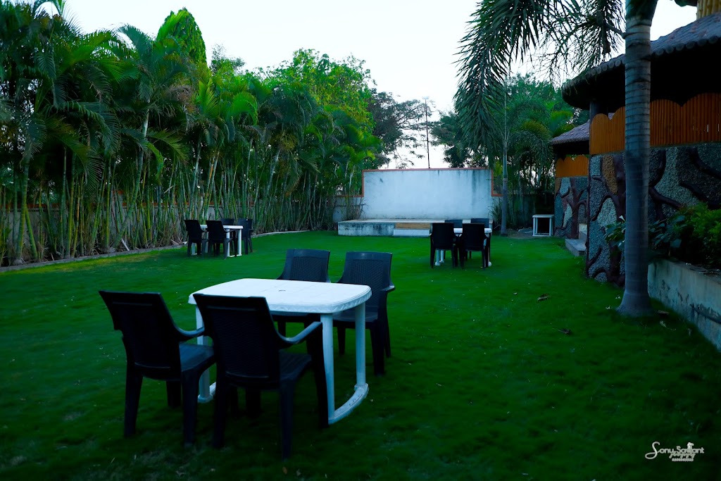 Sarthak Family Resto Bar & Lodging