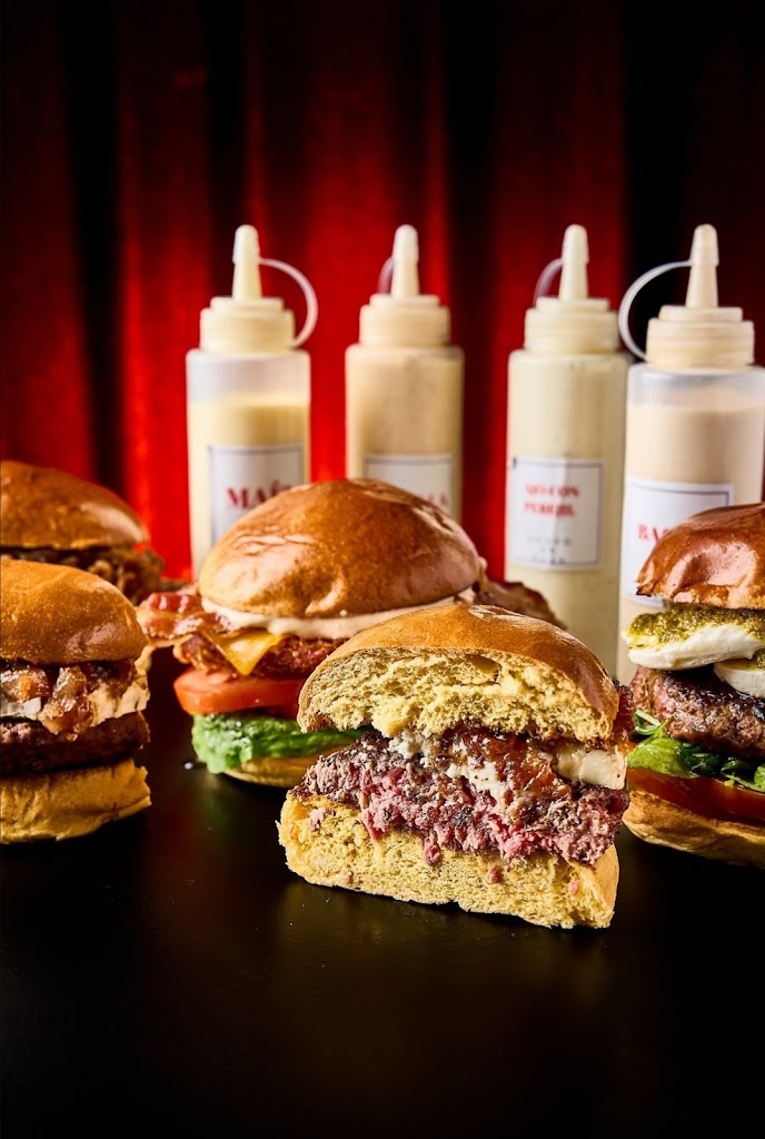 Burger Shop Cornella — Comida y bebida