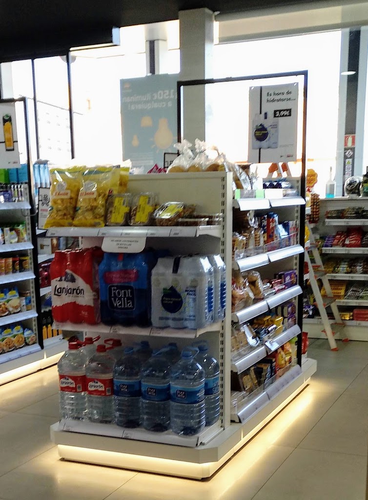 Estacion de Servicio Repsol — Interior