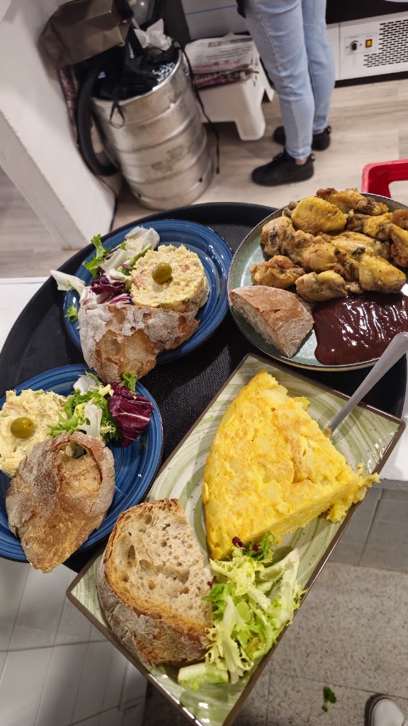 El Eden Cafe-Bar — Comida y bebida