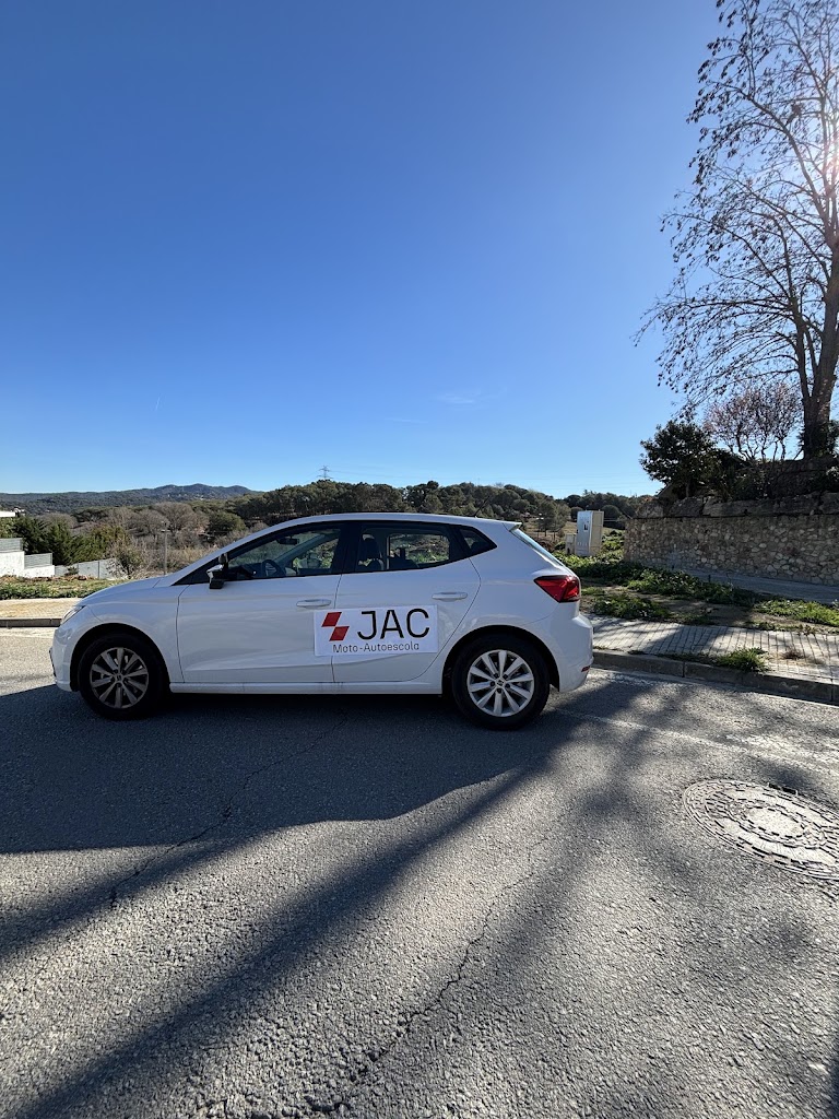 Moto Autoescola JAC GRANOLLERS — Automovil