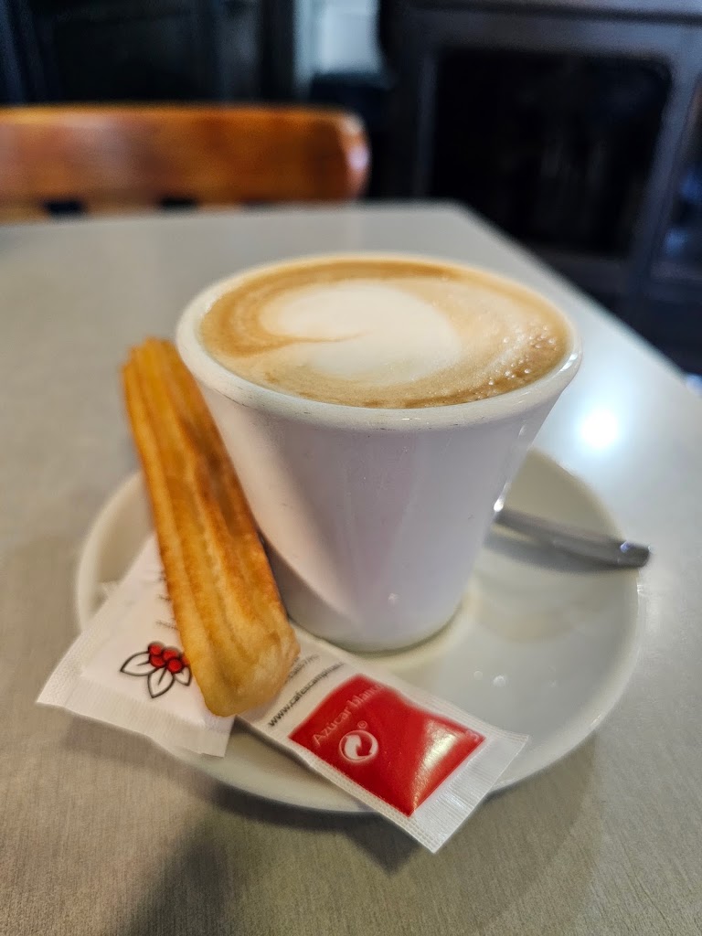 Cafe Bar Leon — Comida y bebida