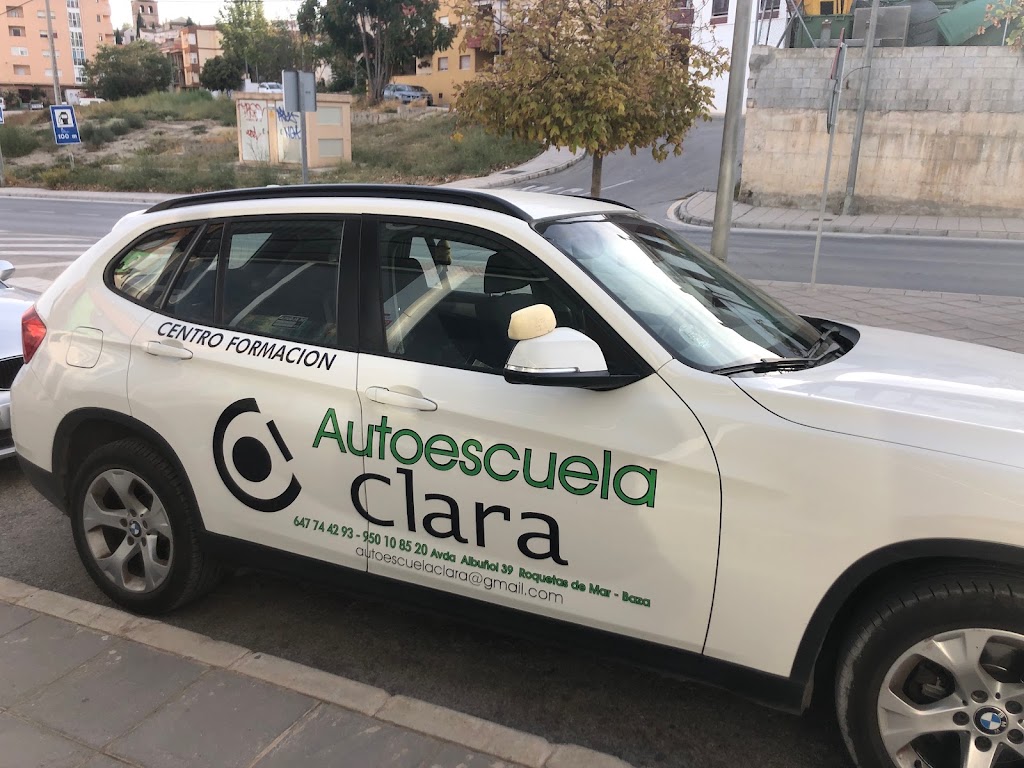 Autoescuela Clara — Automovil