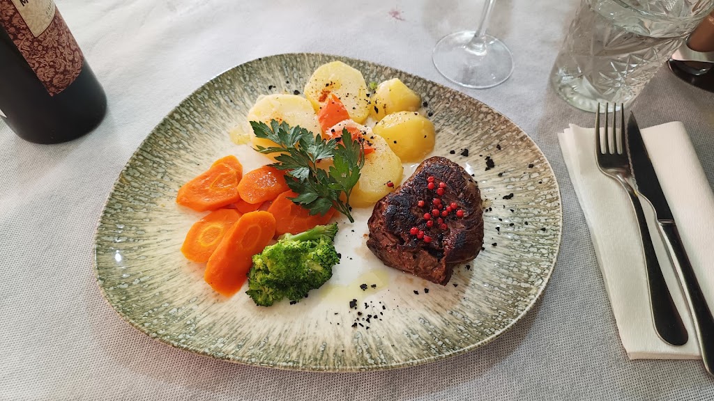 Cerveceria Moya — Comida y bebida