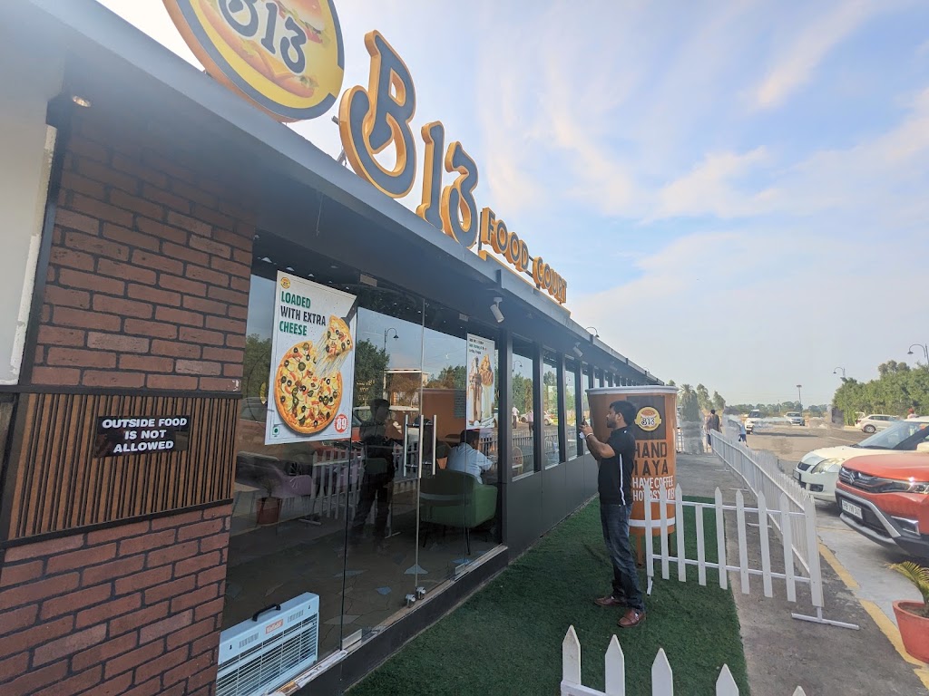 B13 Food Court Hg Eaton Plaza