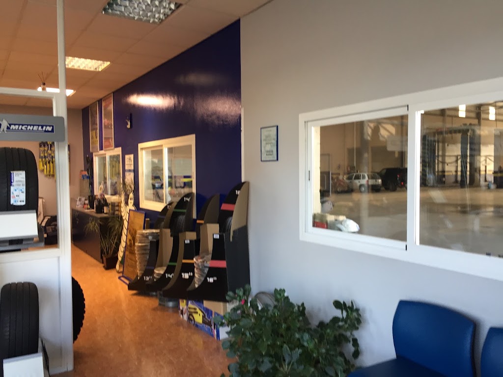 Euromaster Ejea de los Caballeros Neumaticos Luna — Interior