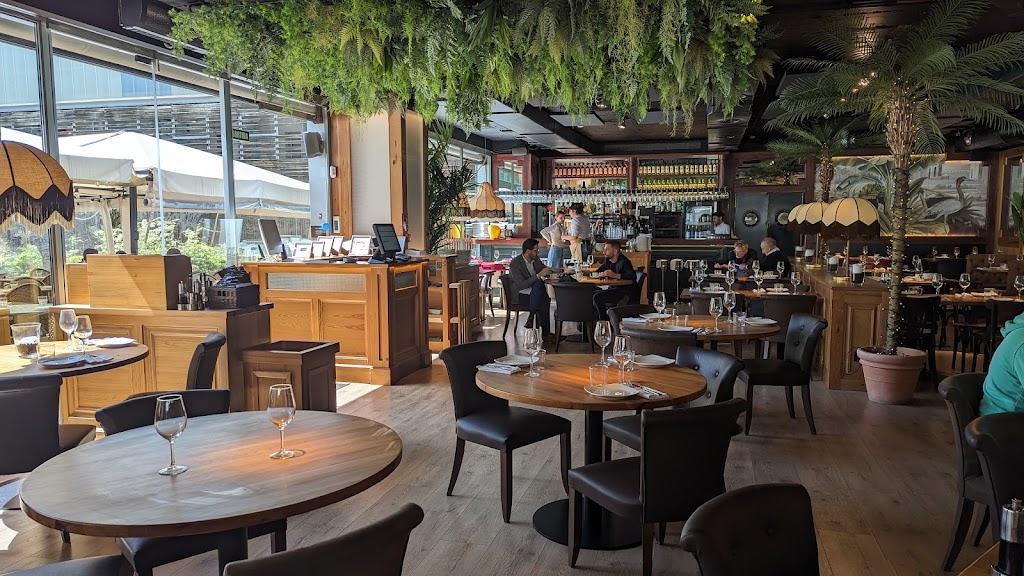 Grill Corner Sarria — Ambiente