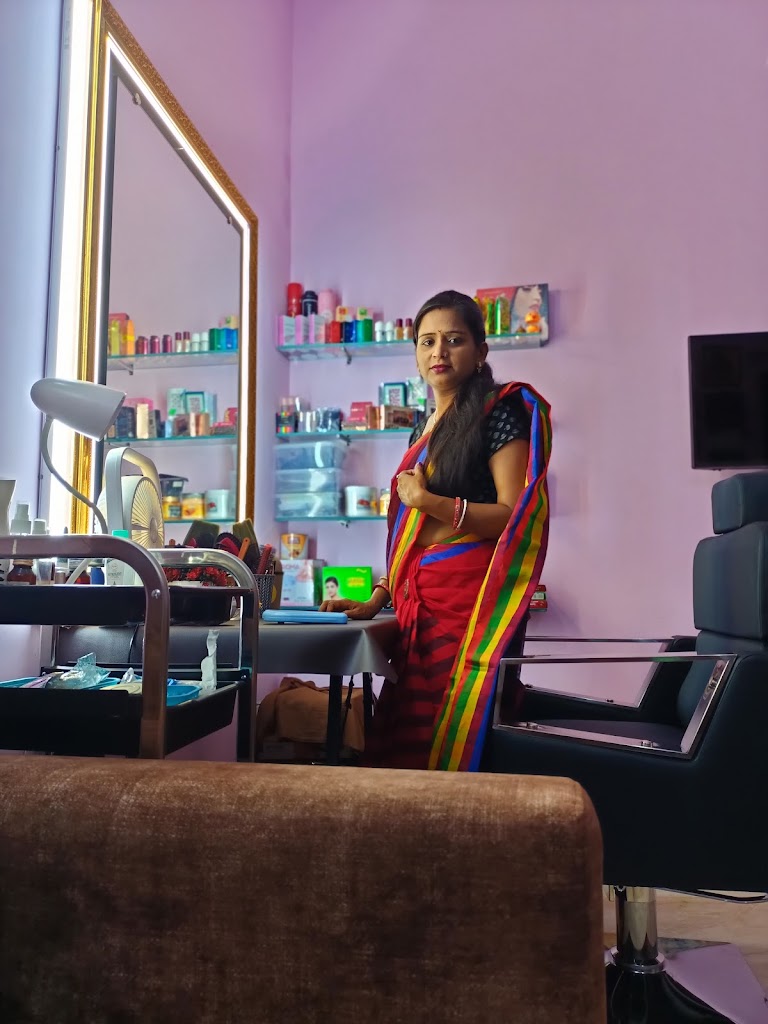 Radha Beauty Parlour Art Classes Bhurkoni Raipur