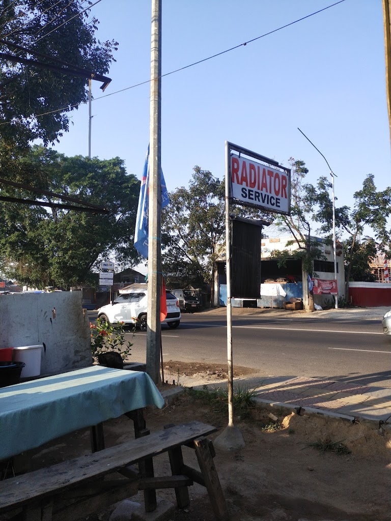 Bengkel service radiator