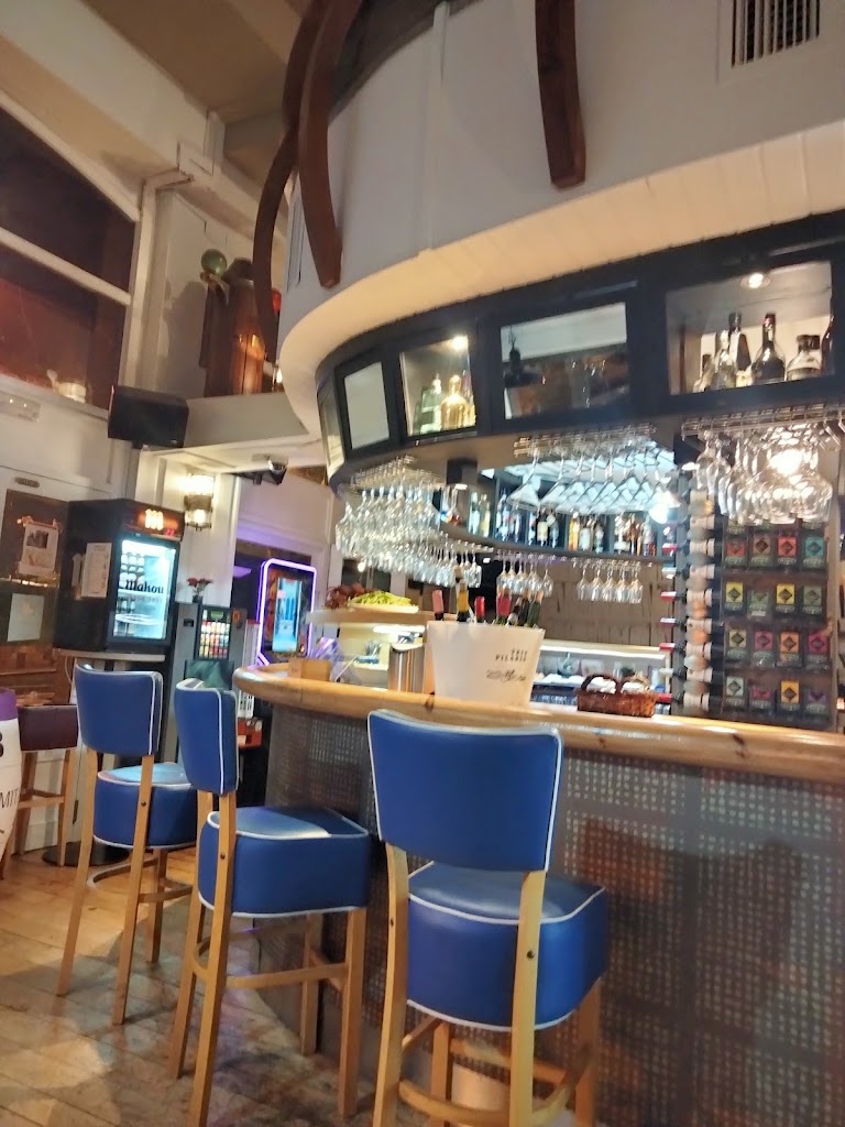 El Refugio Gastrobar — Ambiente