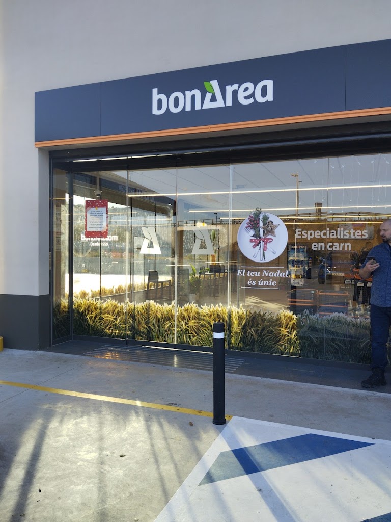 E.S. bonArea Olesa — Exterior