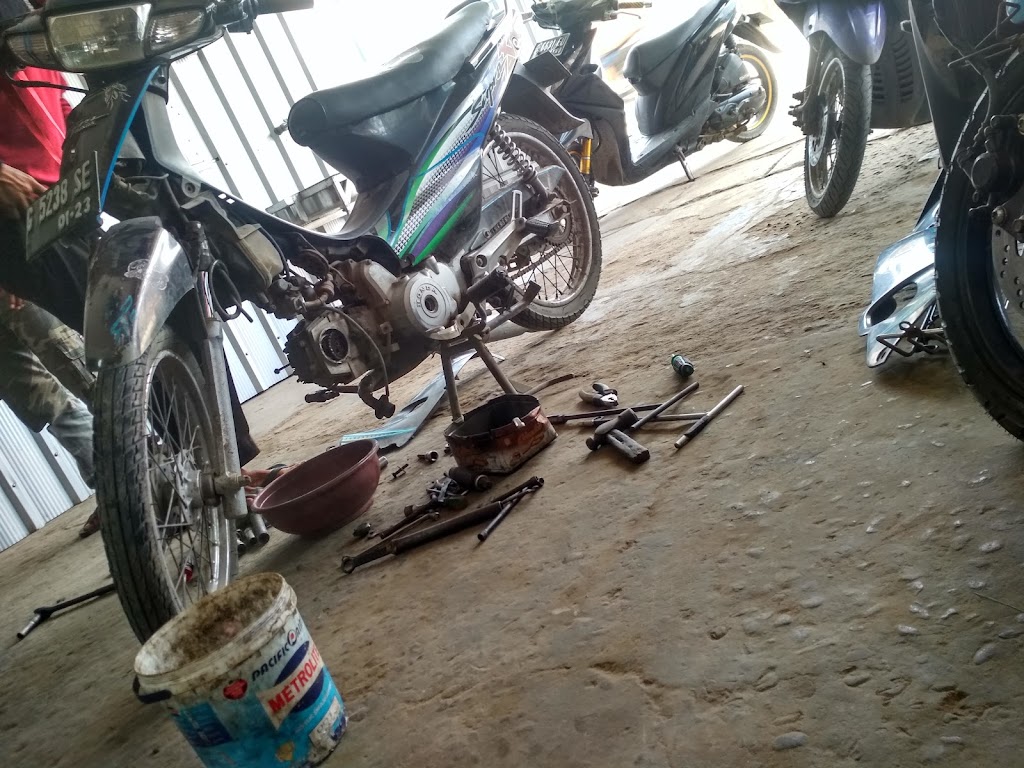 Bengkel Tarjono (Bengkel Motor & Diesel)