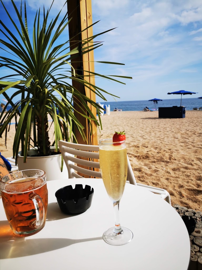 La Barqueta Beach Bar — Comida y bebida