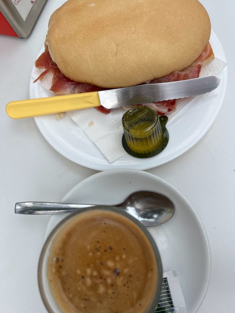 Bar El Tabanquito — Comida y bebida