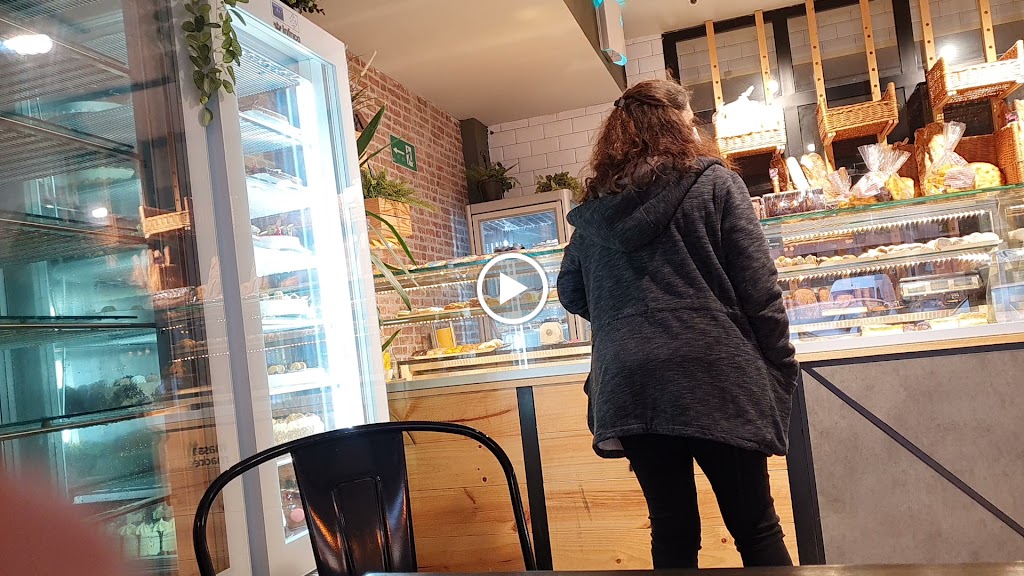 El Capricho, Bakery & Coffee Resto-bar — Ambiente