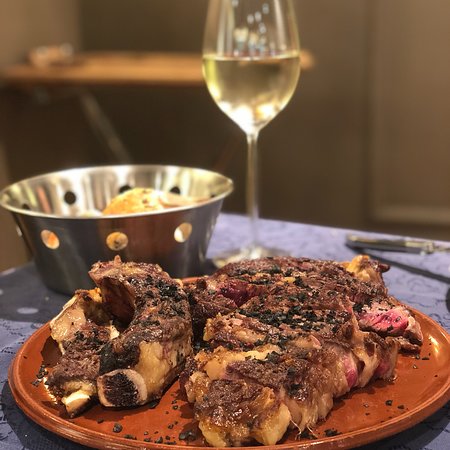 Restaurante Nido Bilbao Cocina Vasca, Txuleton en Bilbao — Comida y bebida