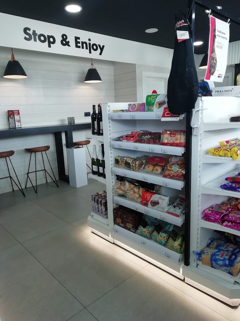 Estacion de Servicio Repsol — Interior