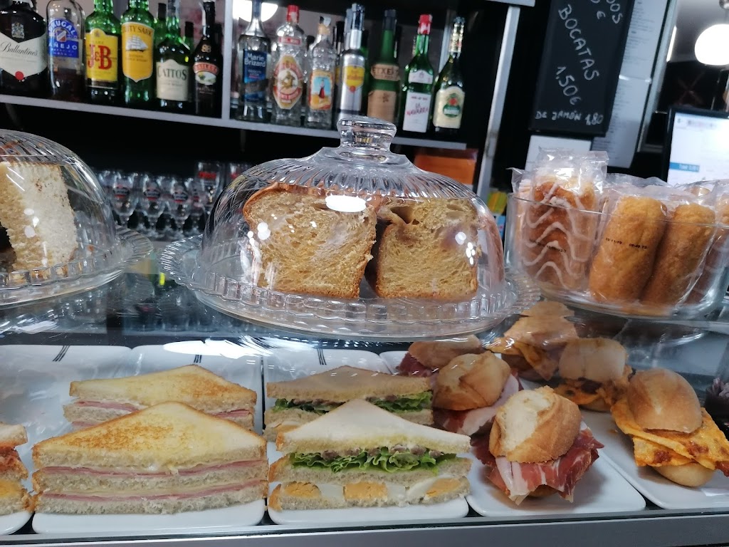 Cafe La Nuit — Comida y bebida