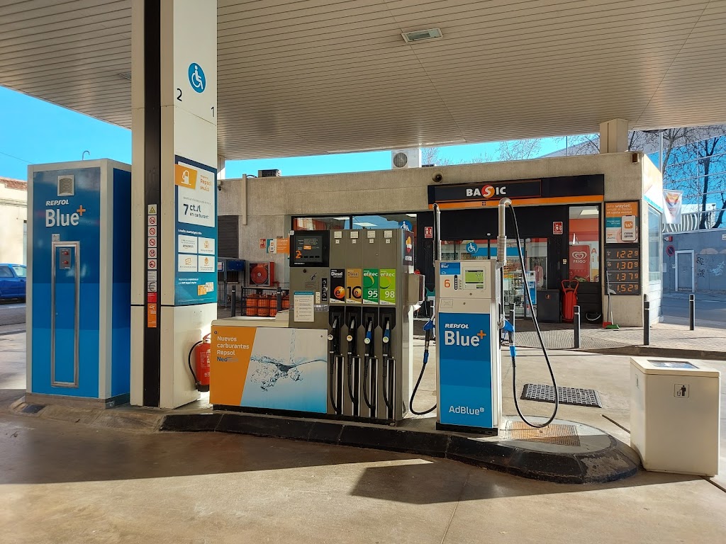 Estacion de Servicio Repsol — Exterior