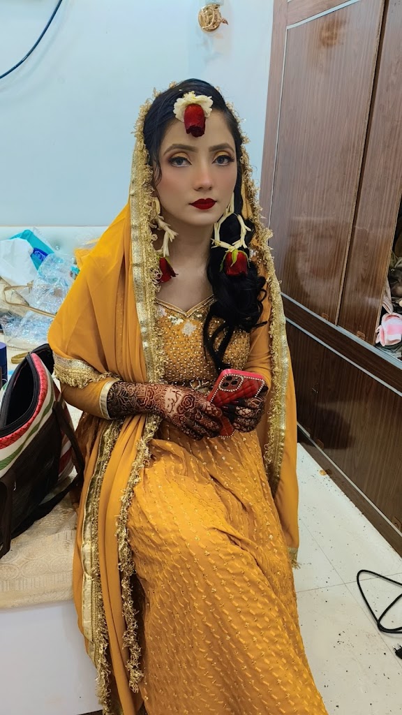 Globus Beauty Parlour