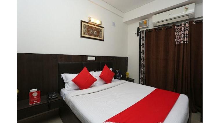 Oyo 38548 Hotel Deluxe Taj