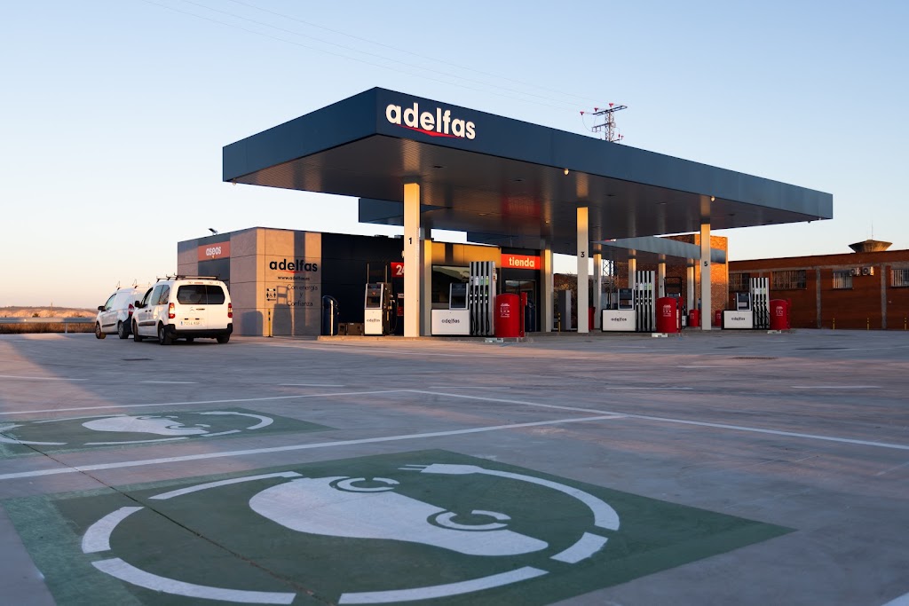 Adelfas - Estacion de Servicio — Exterior