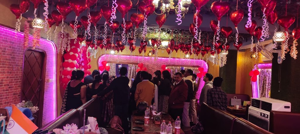 HELLO RESTAURANT & CAFE ( POCKET FRIENDLY CAFE ) EAST BORING CANAL ROAD BESIDES OF CHHAPPAN BHOG SWEETS