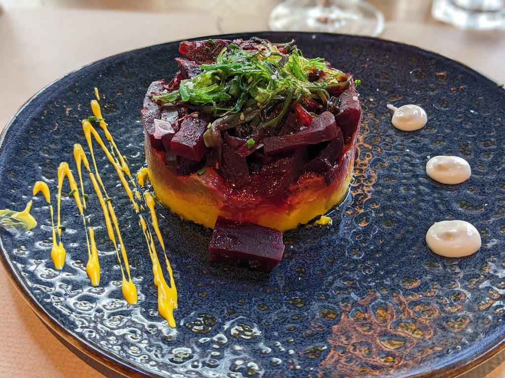 Las Cepas de Estraunza — Comida y bebida