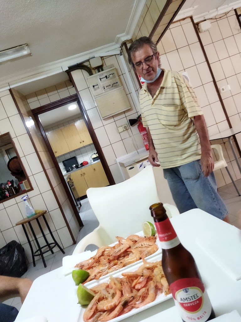 La Hermana Bar — Comida y bebida