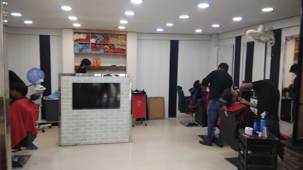 Spencer A Unisex Salon