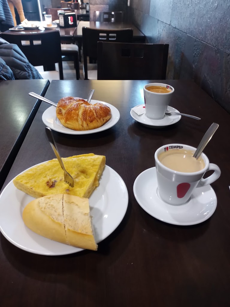 La Otra — Comida y bebida