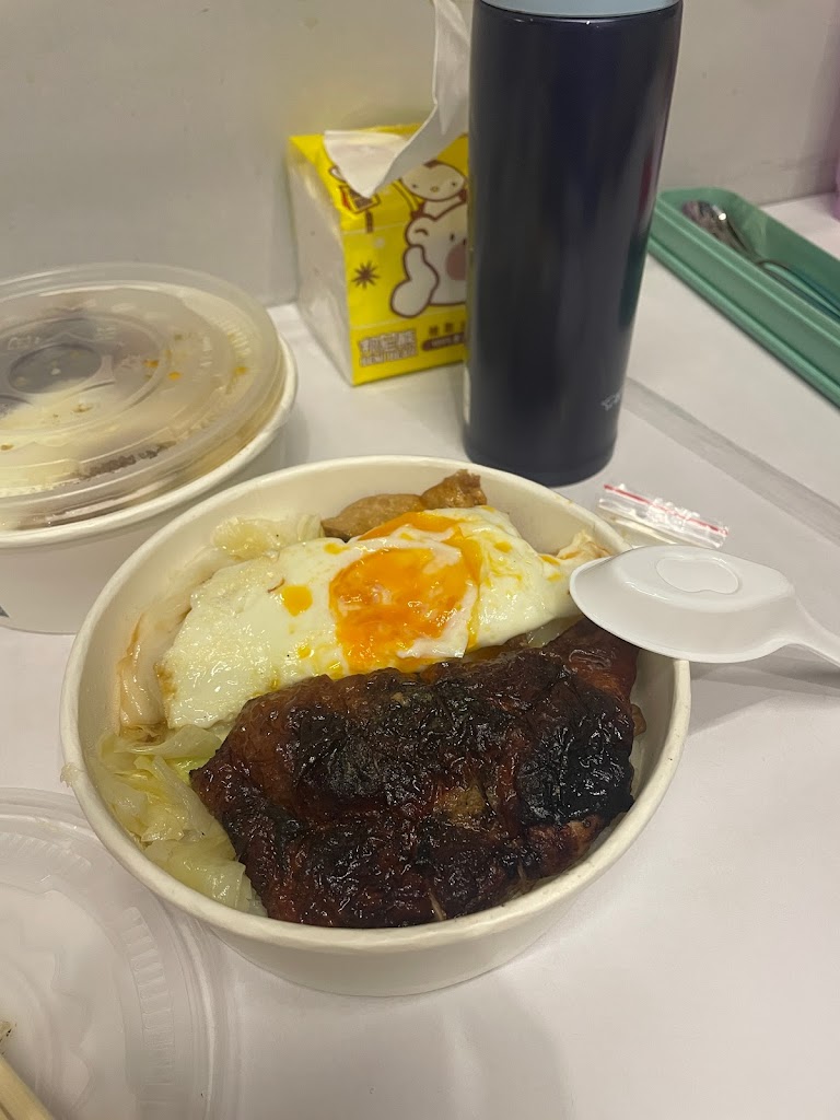 雞霸王雞腿肉飯 的照片