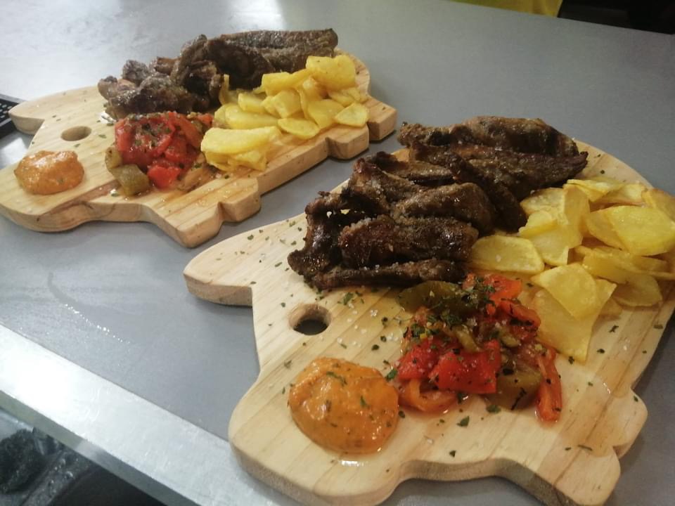 Bar Cafeteria Liberte — Comida y bebida
