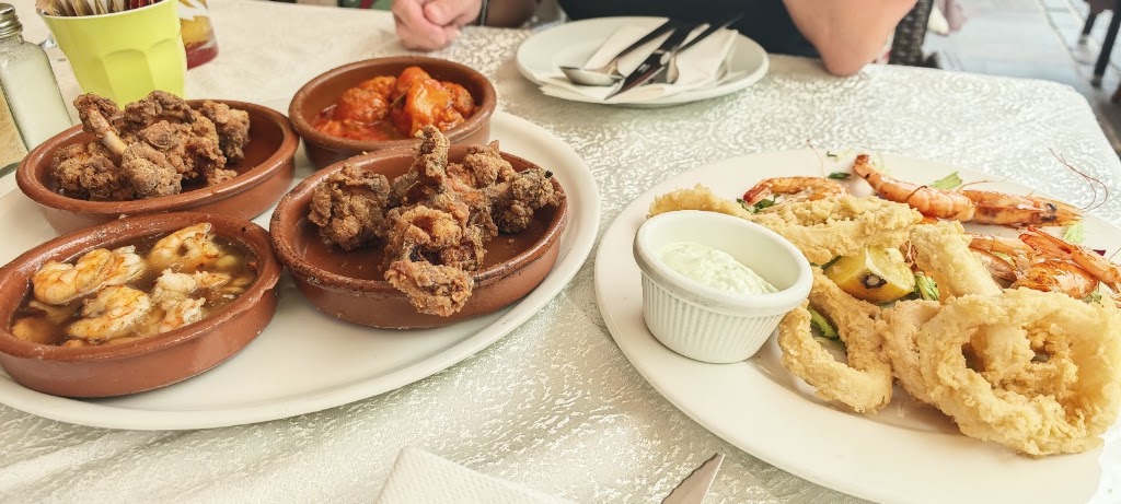 The House Restaurant — Comida y bebida