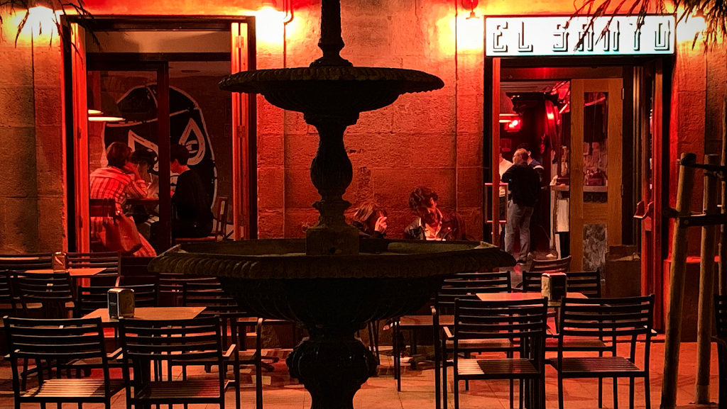 EL SANTO FOOD & CLUB — Ambiente