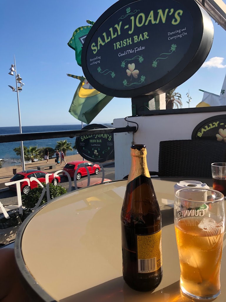 Sally-Joans Irish Bar — Bar