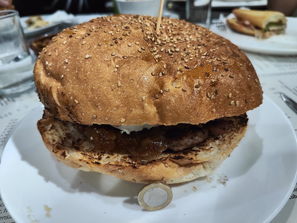 Bar Restaurant Tres Roses — Hamburguesa