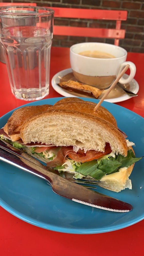 Cuarto y Mita — Cafe