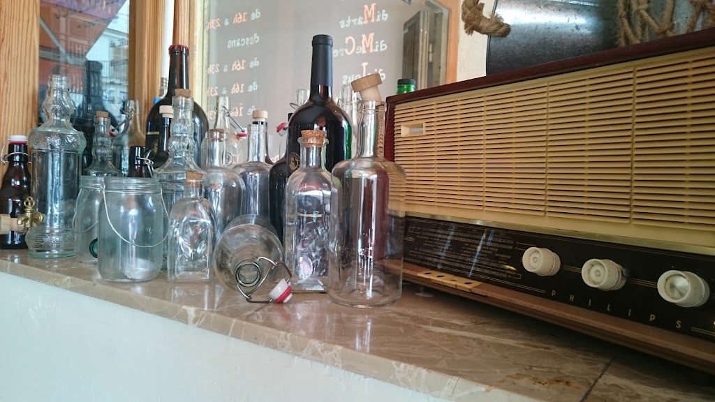 Contrabando Llucmajor — Comida y bebida