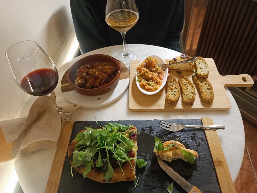 La Indomita — Comida y bebida