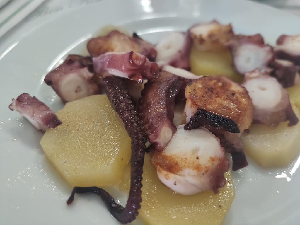 BAR SUES — Comida y bebida