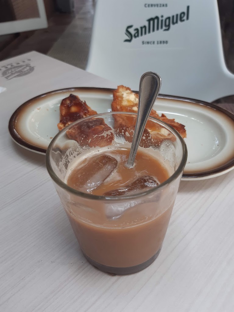 Bar Salou — Comida y bebida